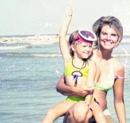 Paula Nelson's mother is a self-employed now.