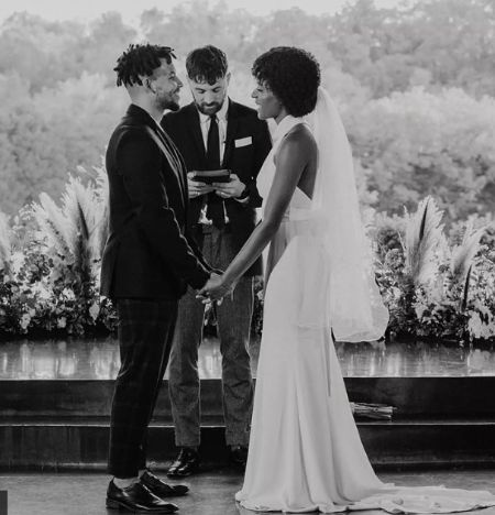 Tavior Mowry y su prometida convertida en esposa Zandy Mowry el día de su boda