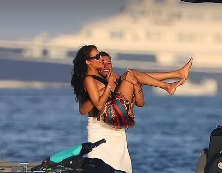   Playboy-Magazin und Transgender-Model Ines Rau mit PSG-Stürmer Kylian Mbappe im Sommer 2022