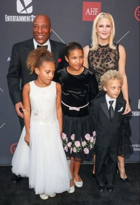   Byron Lucas e sua moglie hanno tre figli
