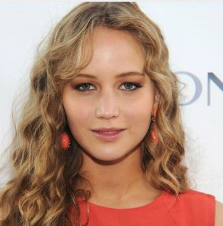 L'actrice Silver Lining Playbook Jennifer Lawrence n'est pas't Asian.