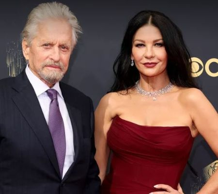 Quarta-feira Morticia atriz Catherine Zeta-Jones com seu marido e ator Michael Douglas