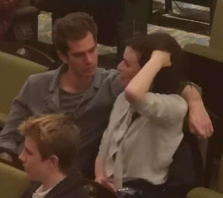 Aisling Bea e o ator Andrew Garfield no London's West End theatre