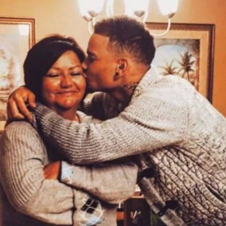  Cantante americana Kane Brown Parents: Lui con sua madre Tabatha Brown