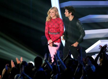 Chloë Grace Moretz com Dylan O'Brien