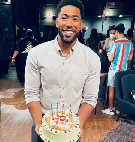 Kevin Mimms (Miles) celebrando su cumpleaños