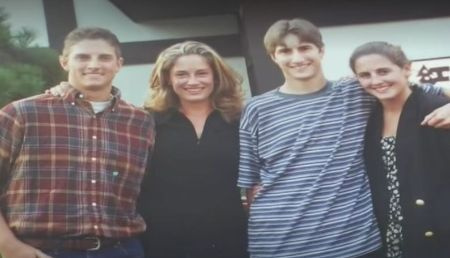 da esquerda, Daniel Jr, Kim, Rhett, Lee ou Kathy.