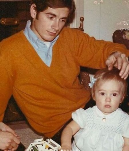 O falecido advogado Dan Broderick com ele e Betty's daughter, Kim Broderick.