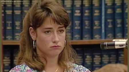 Dan e Betty's first child Kim Broderick at her mother's trial.
