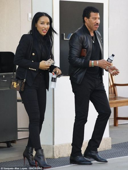   Lionel Richie y su novia Lisa Parigi