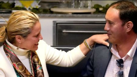   Elizabeth a commencé à sortir avec son nouveau petit ami, Jimmy en 2020.