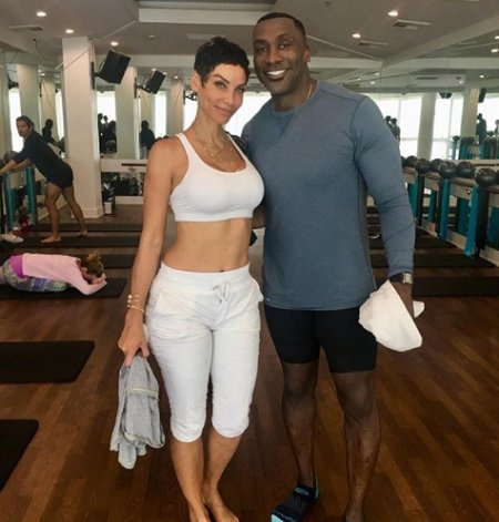 Shannon Sharpe y Nicole Murphy en el gimnasio.