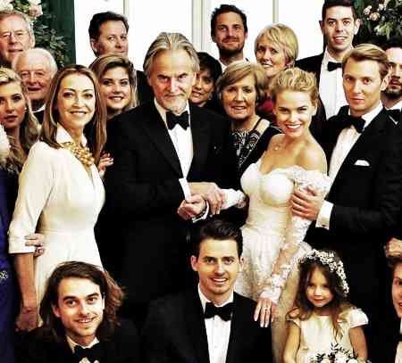 Alex Cowper-Smith y Alice Eve's on their grand marriage ceremony
