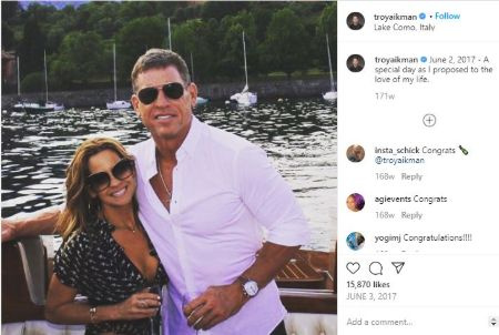Troy Aikman le propuso matrimonio a Catherine Mooty durante sus vacaciones en Europa
