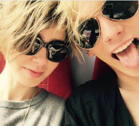 Lily Collins con Jamie Campbell Bower