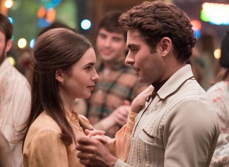 Lily Collins y Zac Effron en la película de Ted Bundy.