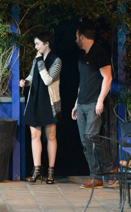 Cena de Lily Collins y Chris Evans