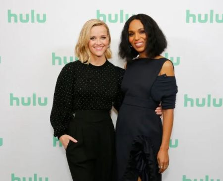   Die Schauspielerinnen Reese Witherspoon und Kerry Washington verdienten für ihre Rollen in der Hulu-Dramaserie „Little Fires Everywhere“ ungefähr 1 Million US-Dollar pro Folge
