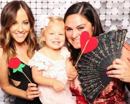   Kay Adams com sua melhor amiga Amanda Konopka e sua filha