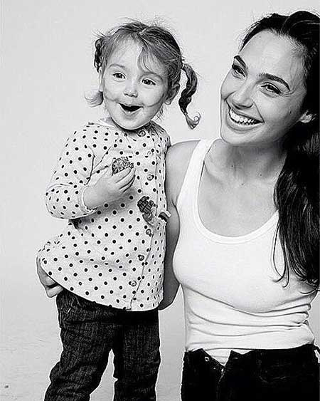   Gal Gadot Filhos: Ela tem duas filhas Maya e Alma