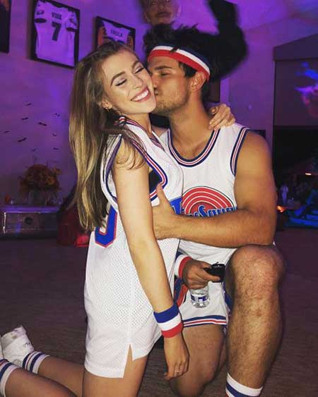   Taylor Lautner confirmou seu romance com Taylor Dome com um post no Instagram