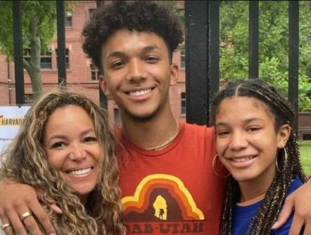   Cirurgião, Emmanuel Hostin's wife with their two children. 