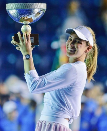 Donna, joueuse de tennis professionnelle de 26 ans