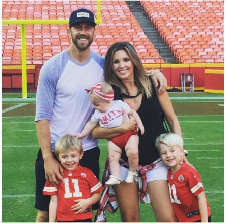   Elizabeth Barry ha tre figli con suo marito