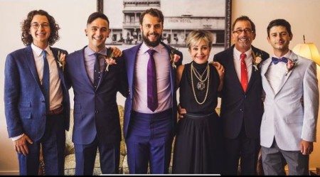 Annie Potts com seus filhos e marido