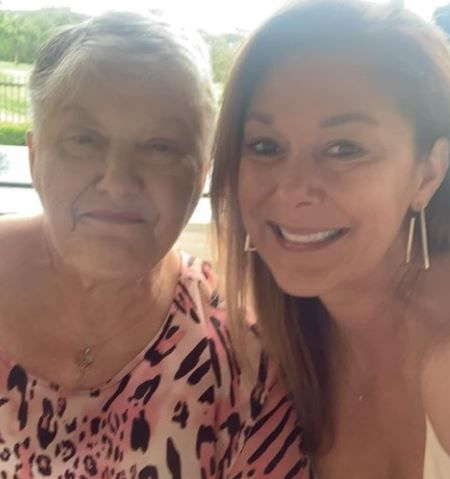   El mariscal de campo de los Kansas City Chiefs, Patrick Mahomes' mother Randi Martin with her mother Debbie
