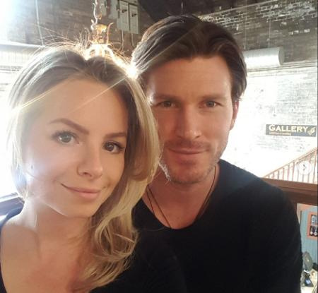 Christopher et sa femme anonyme.