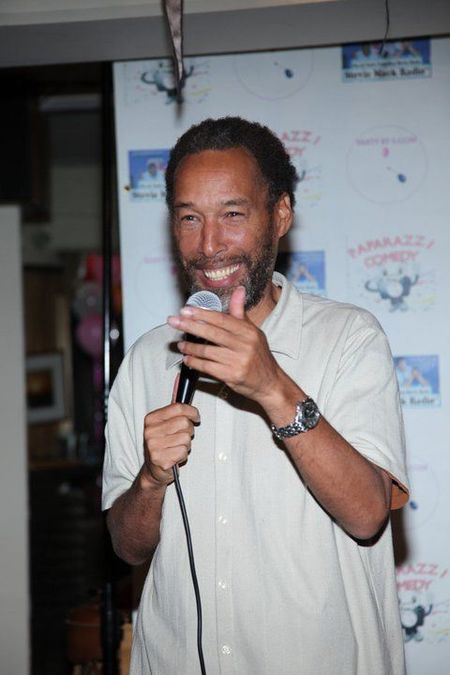   Dwayne Mooney è un fratello dei famosi Mooney Twins. Dwayne è anche un sostenitore di più mogli o partner e relazioni aperte.