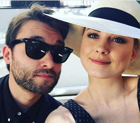 Alexandra Breckenridge e seu marido Casey Hooper estão casados desde 2016.