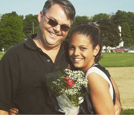 Katie Nolan desejando seu pai amoroso por ocasião de seu aniversário