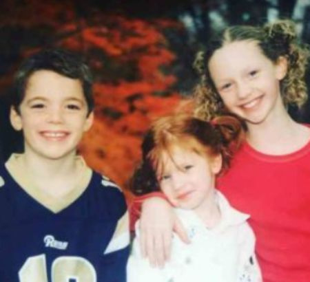 Gabriel Basso tiene dos hermanas