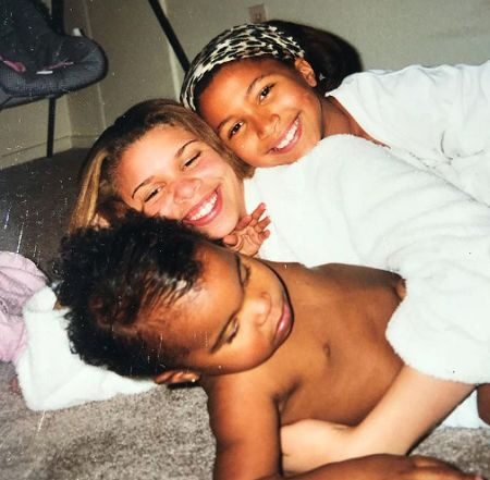 Los hermanos de Naomi Burton-Crews