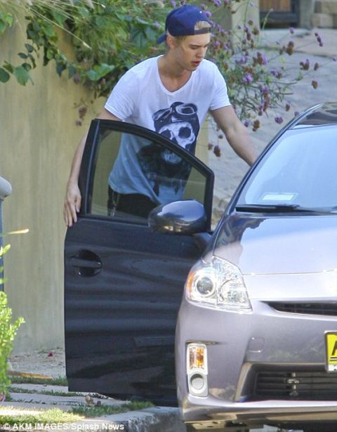 Austin espetó cuando se iba de Vanessa's house