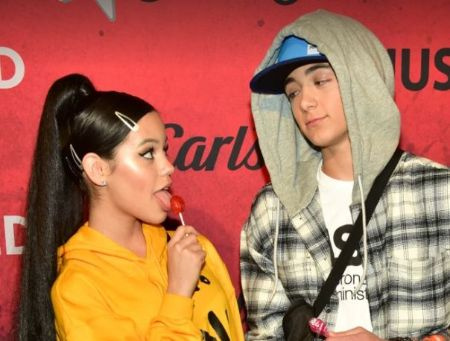 A atriz Jenna Ortega, de 20 anos, e o ator Andi Mack, Asher Angel
