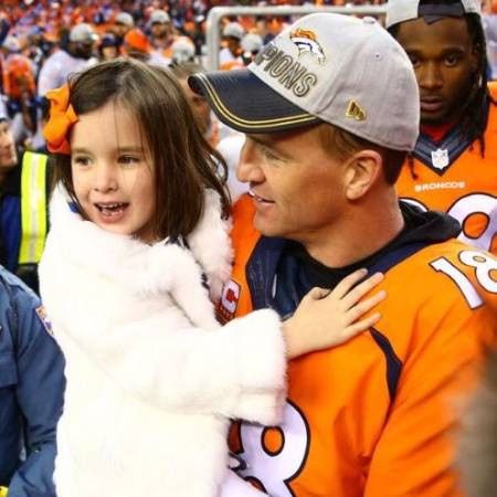   La star americana Mosley Thompson Manning e suo padre Peyton Manning