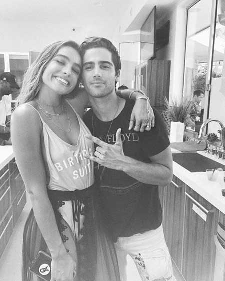 Max Ehrich y Sommer Ray