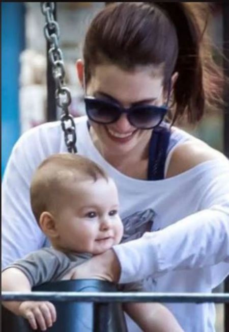 Anne Hathaway con su segundo hijo, Jack Shulman