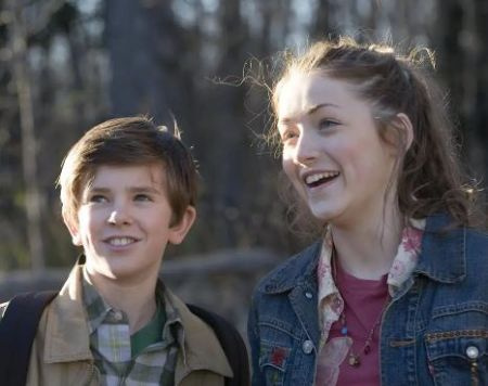 Freddie Highmore con su supuesta ex novia Sarah Bolger en The Spider Chronicles