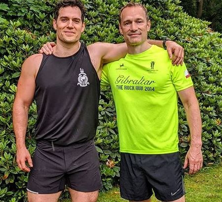 Henry Cavill avec son frère Niki Richard Dalgliesh Cavill.