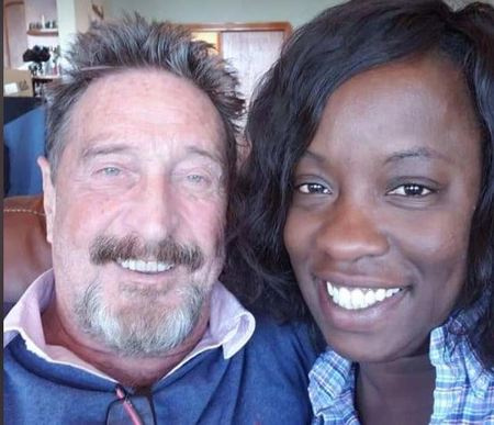 John McAfee se casó con Janice Dyson en 2013.