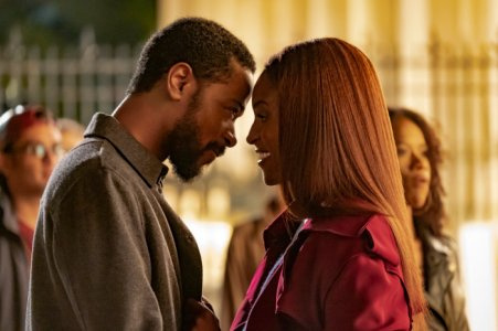 Issa Rae y Lakeith Stanfield en una escena de La fotografía.