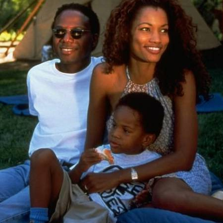   Daniel Saunders com sua esposa e filho