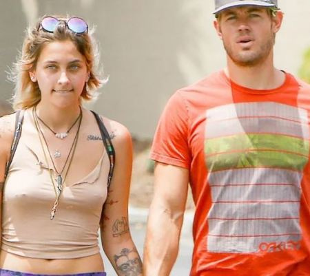   Es wurde gemunkelt, dass der 90210-Schauspieler mit Paris Jackson ausgegangen war.