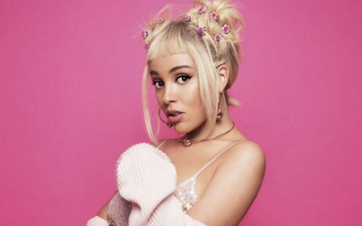 Conheça a pintora americana Deborah Elizabeth Sawyer, Doja Cat Mother
