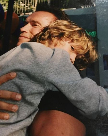 Joseph Beana quando criança com seu pai Arnold