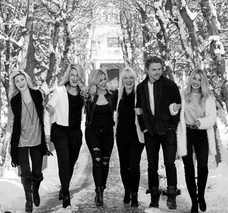 Katherine Hough com sua mãe e irmãos